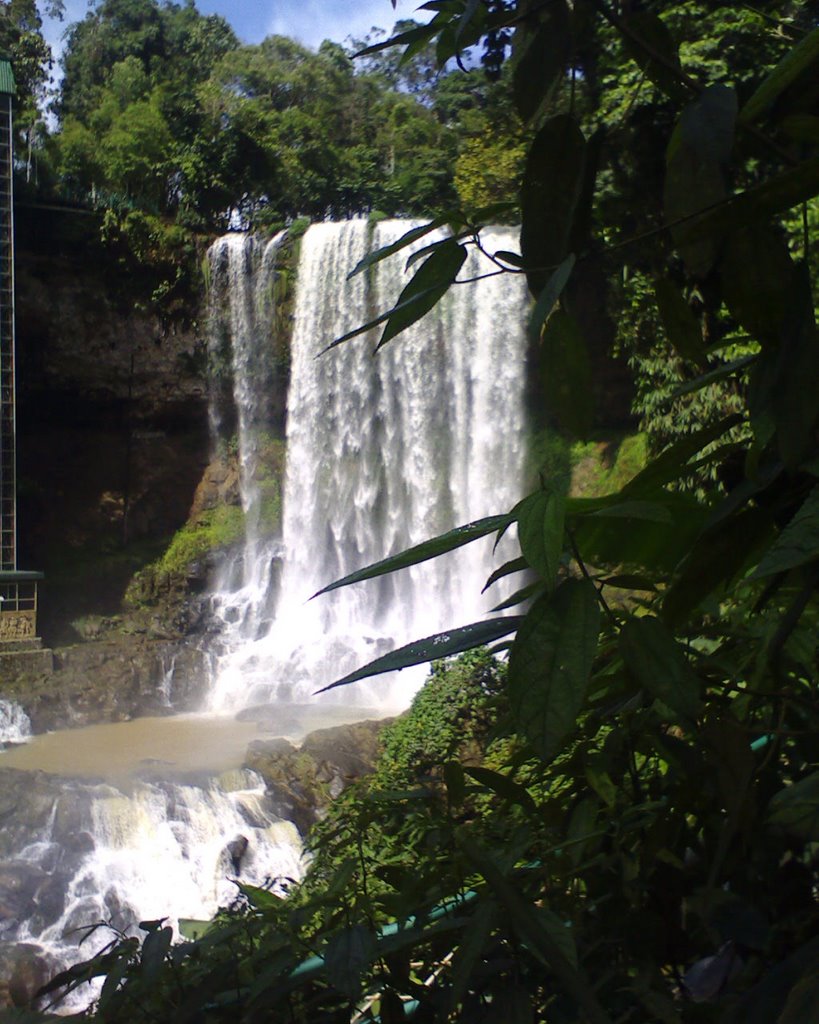 The main fall of Dambri waterfall by Huỳnh Phúc Hưng