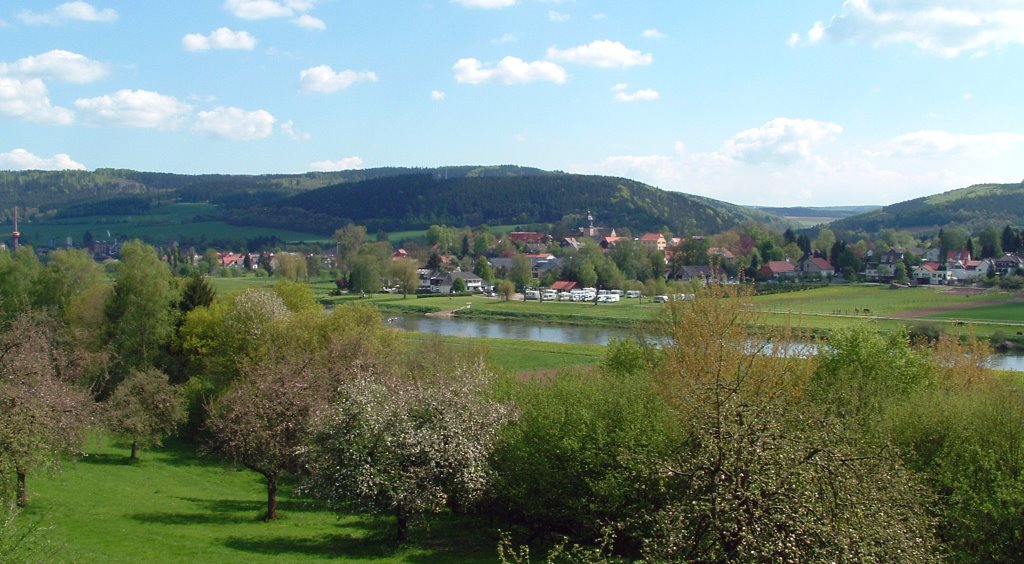 Blick auf Lippolsberg by Thomas Raue