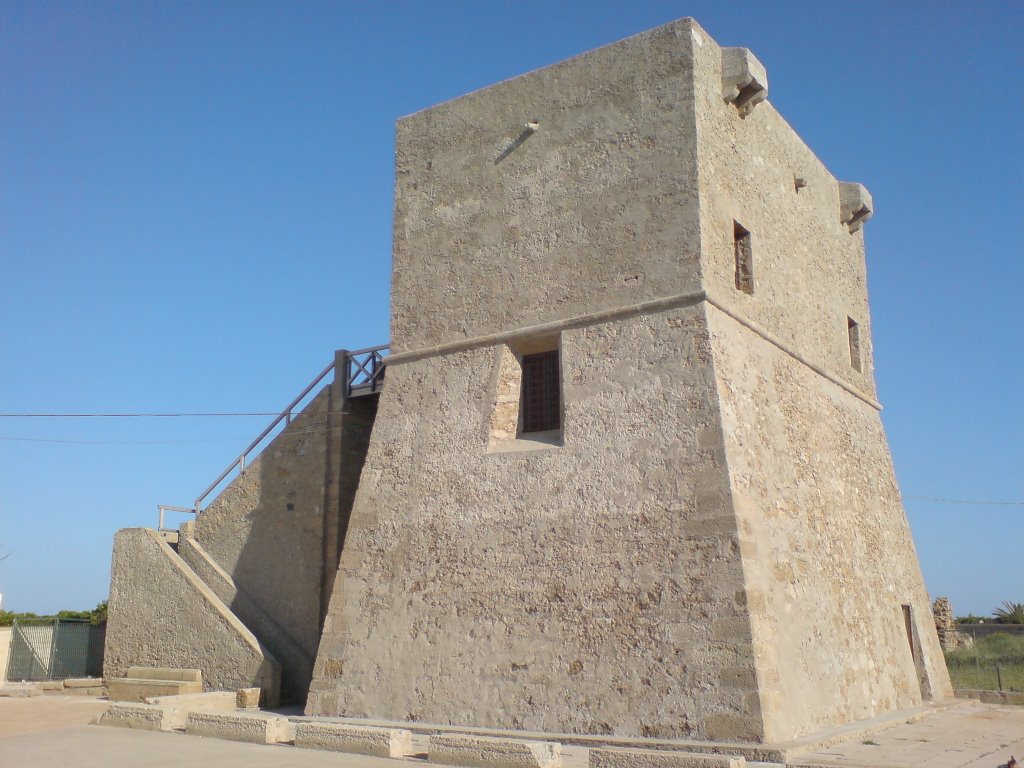 Crotone - Capocolonna - Torre Nao by Antonio Catanzaro