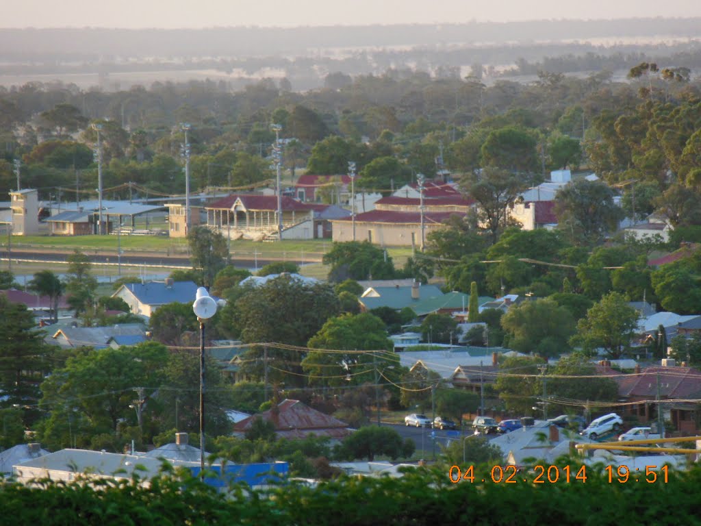 Parkes - Showground from Memorial Hill - 2014-02-04 by sandyriva