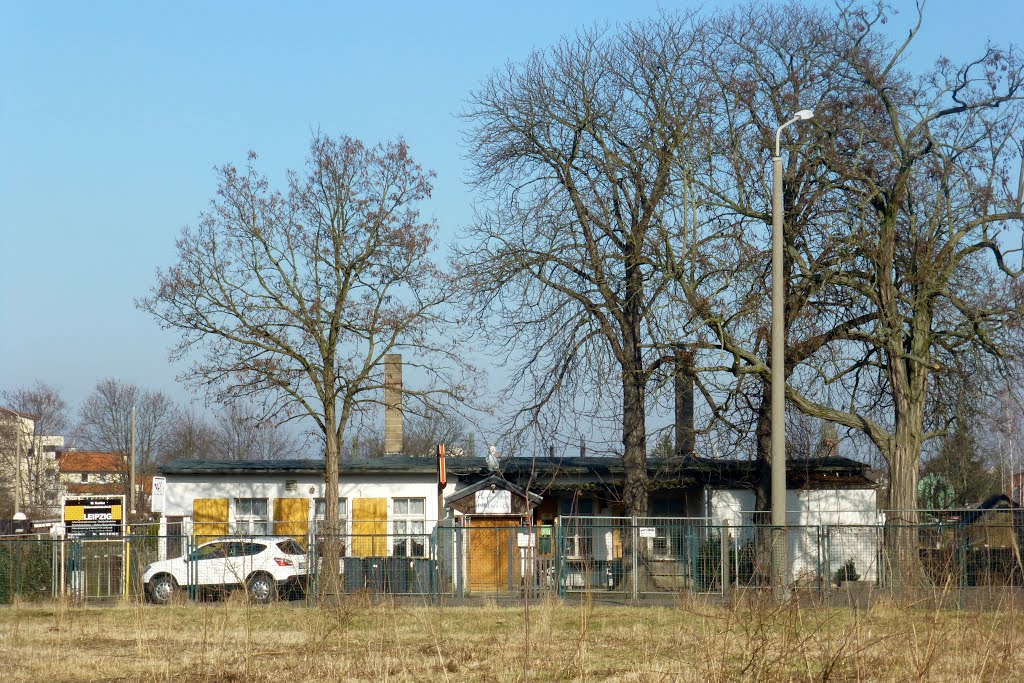 Leipzig Anger Crottendorf,von der eh. Stadtgärtnerei gesehen, das Gartenlokal Immergrün, das dann in Gaststätte Immerglück umbenannt wurde by KADIBILD