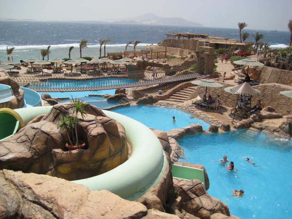 Hauza Beach Resort, May 2008. Pool Cascade, Beach and the Sea by SergeSV