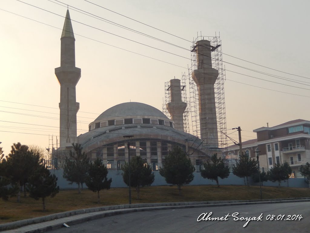 Saimekadın tren istasyonu yanındaki parkta yapımı süren cami by Ahmet Soyak