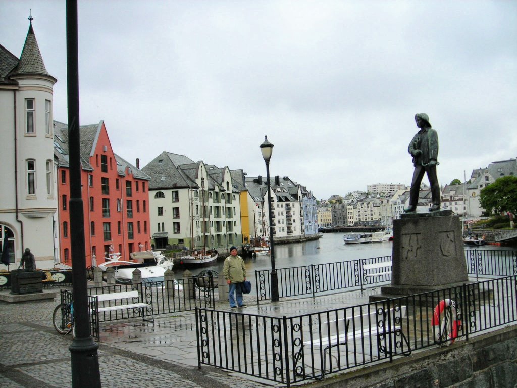 Monumento al pescatore ad Alesund by Adriana.A.