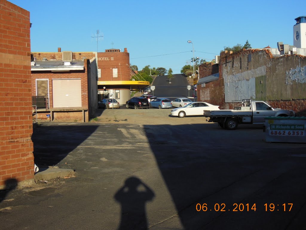 Parkes - Looking towards the Commercial Hotel from Welcome St - 2014-02-06 by sandyriva