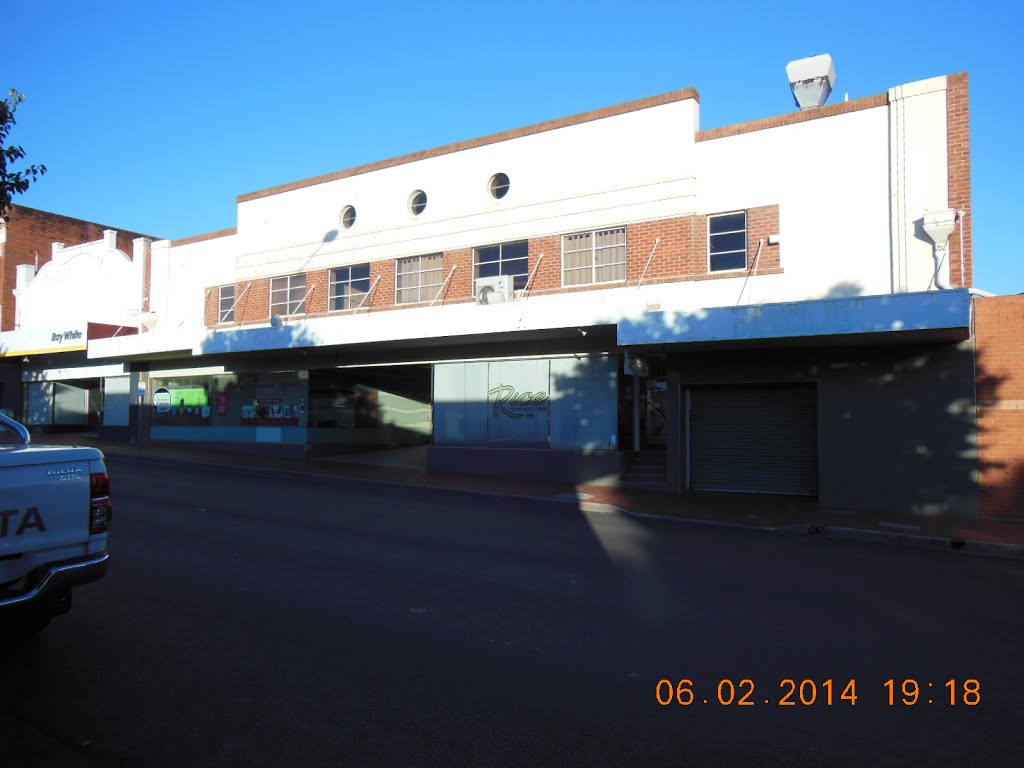 Parkes - Shops in Welcome St - 2014-02-06 by sandyriva