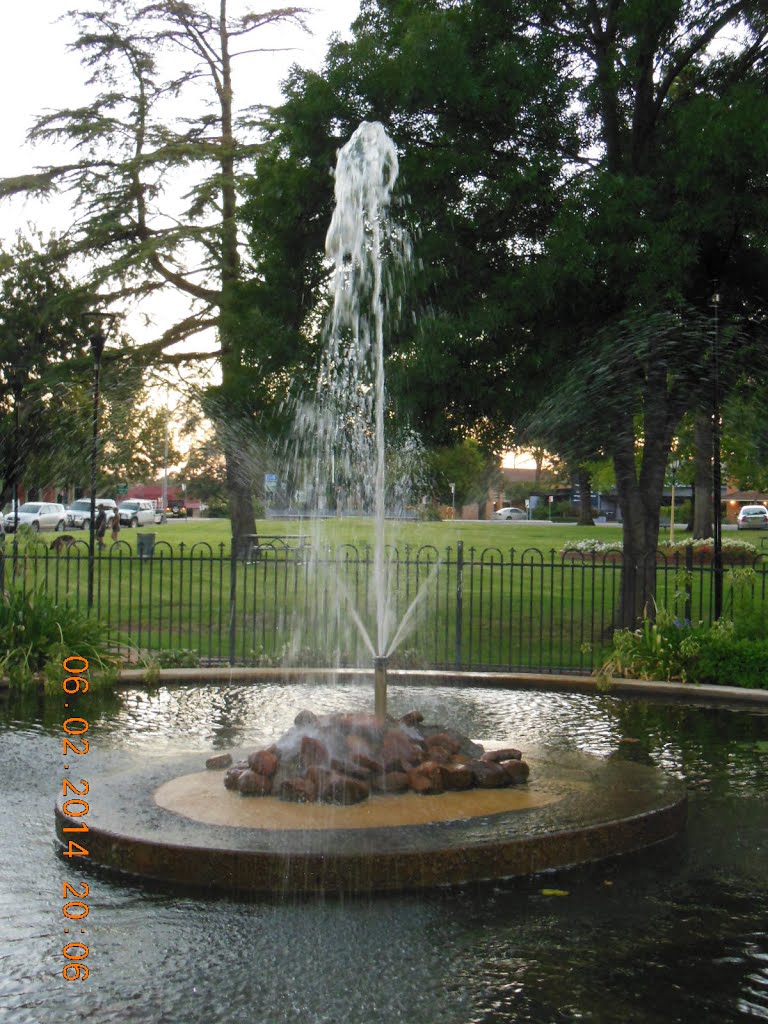 Parkes - Water Fountain in Cooke Park - 2014-02-06 by sandyriva