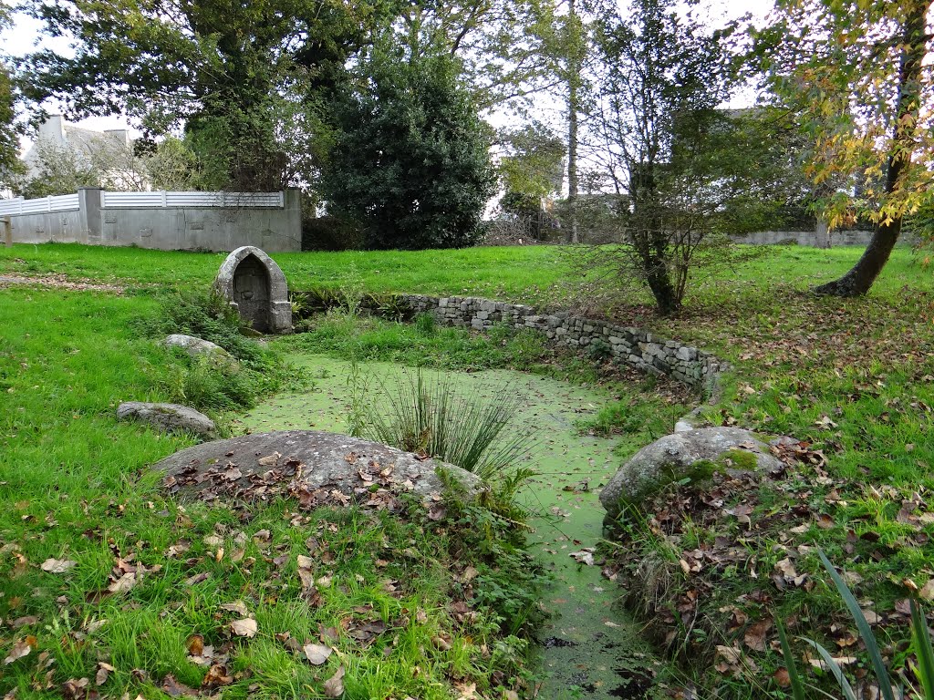 Loctudy - Fontaine de Kergolven - 2013 by Breizh...up!