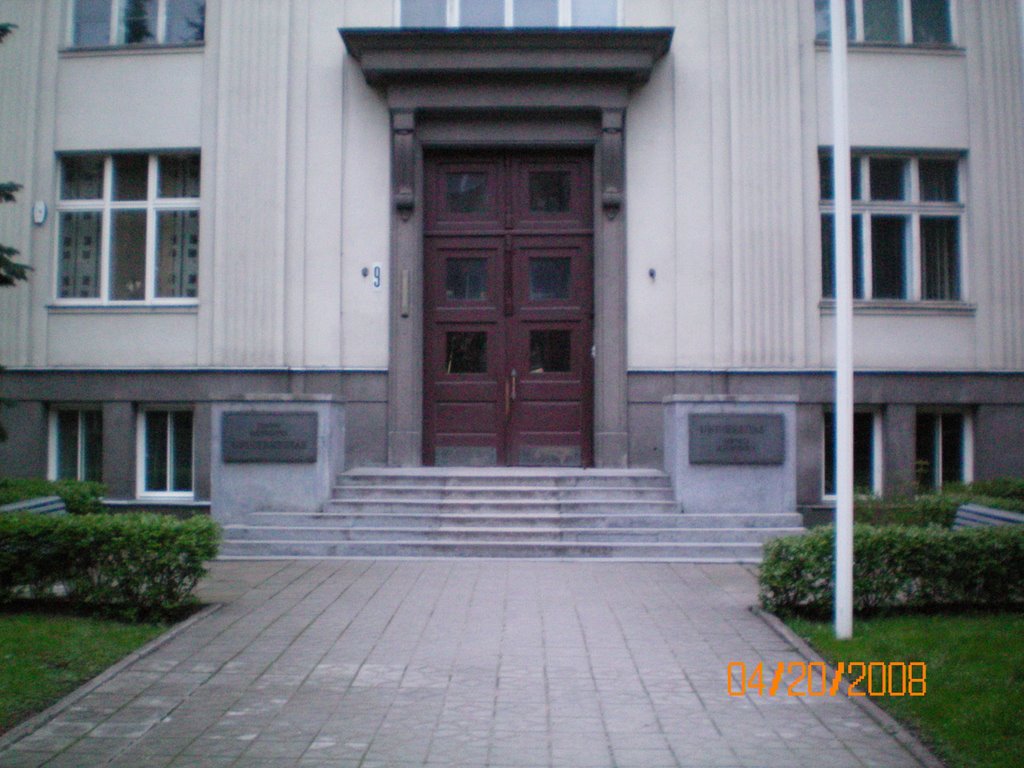 Entrance of Kaunas Medical University by chenrezig12