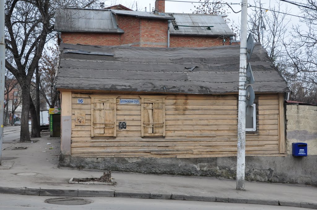 Old Rostov-on-Don / Ростов-на-Дону, пр. Богатяновский спуск и ул. Станиславского by Valentine Verchenko