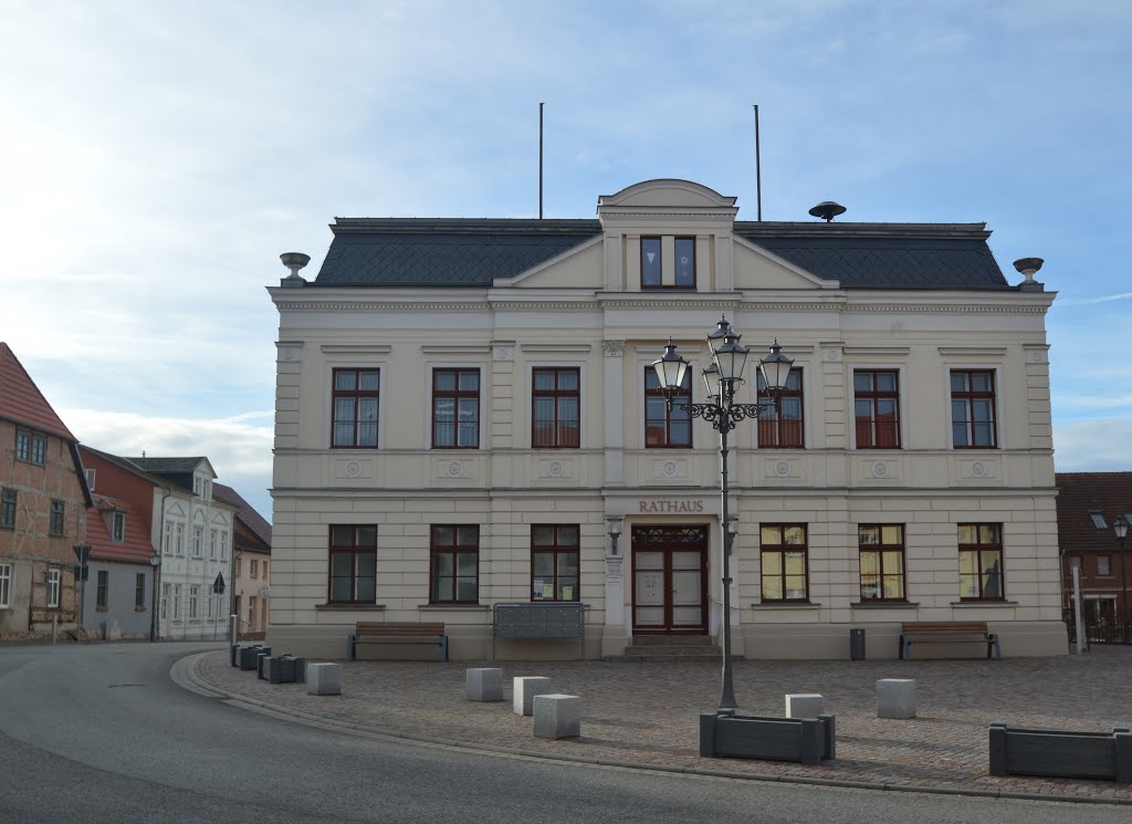 Rathaus Neukalen by Elvira Ludwigs