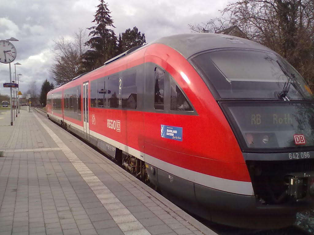 Regionalbahn in Hilpoldstein (Roth-Hilpoldstein) by schmmanf