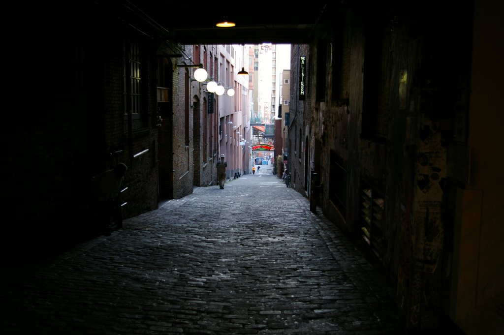 Dark alley by wattsgm