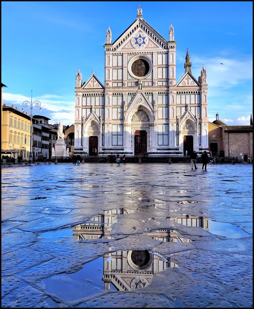 Square and Basilica of the Santa Croce in Firenze.© by leo1383 by leo1383