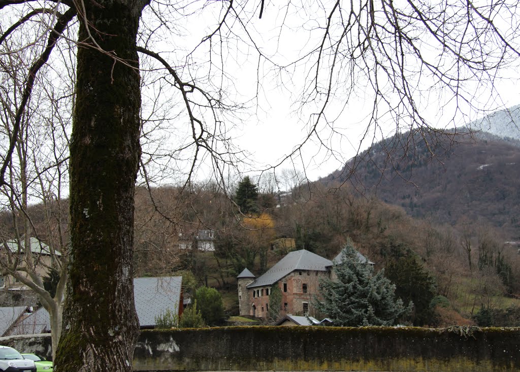 Conflans Chateau by sarahfisher