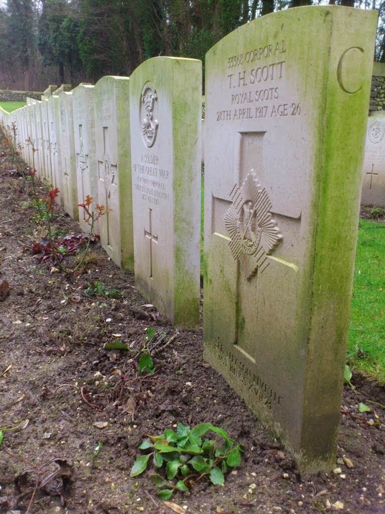 Rœux British Cemetery by Bourdon Jérémy