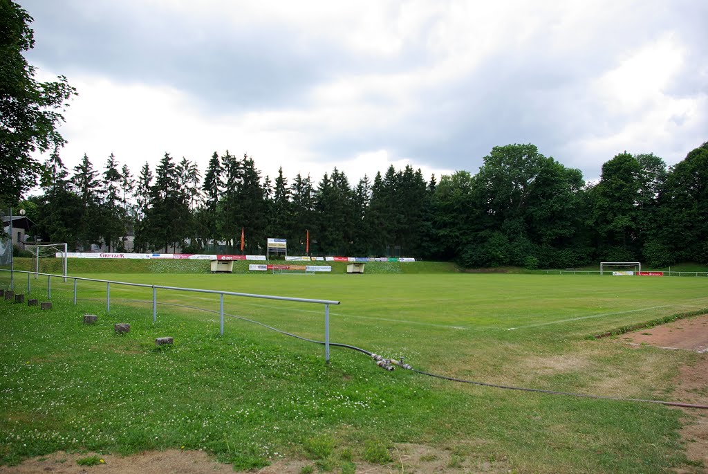 Fussballplatz des "FSV - Schleiz", n.S-W (i) by Herzi♥81