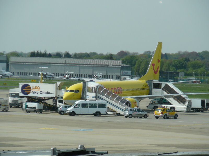 Airport Dusseldorf TuiFly by Robert Giesen