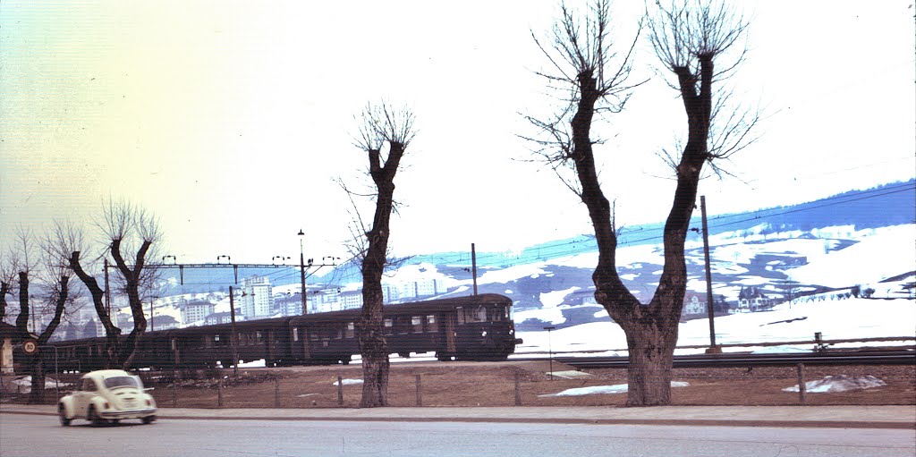 Le Locle (CH, NE) Avril 1973. Arrivée en ville en venant du Col des Roches. (Diapositive numérisée). by nouchetdu38