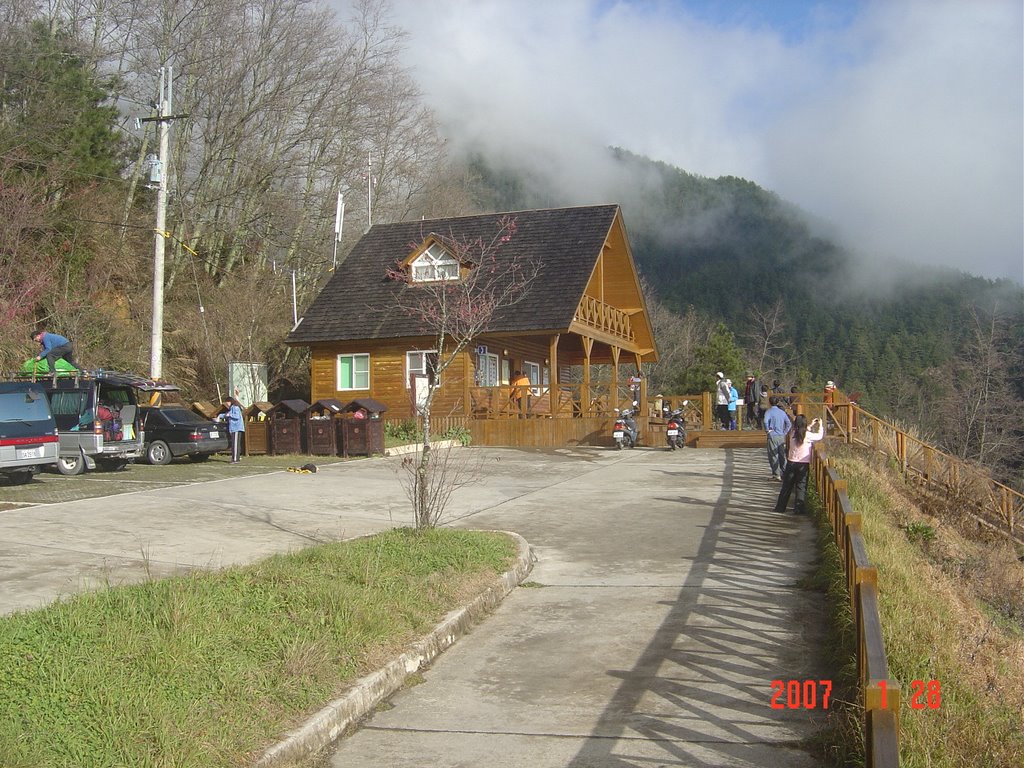 Taiwan 新竹，雪山登山口服務站，暴風雪的過後，導致中橫封閉須走宜蘭回家。(2007/01/28) by Taiwan泰