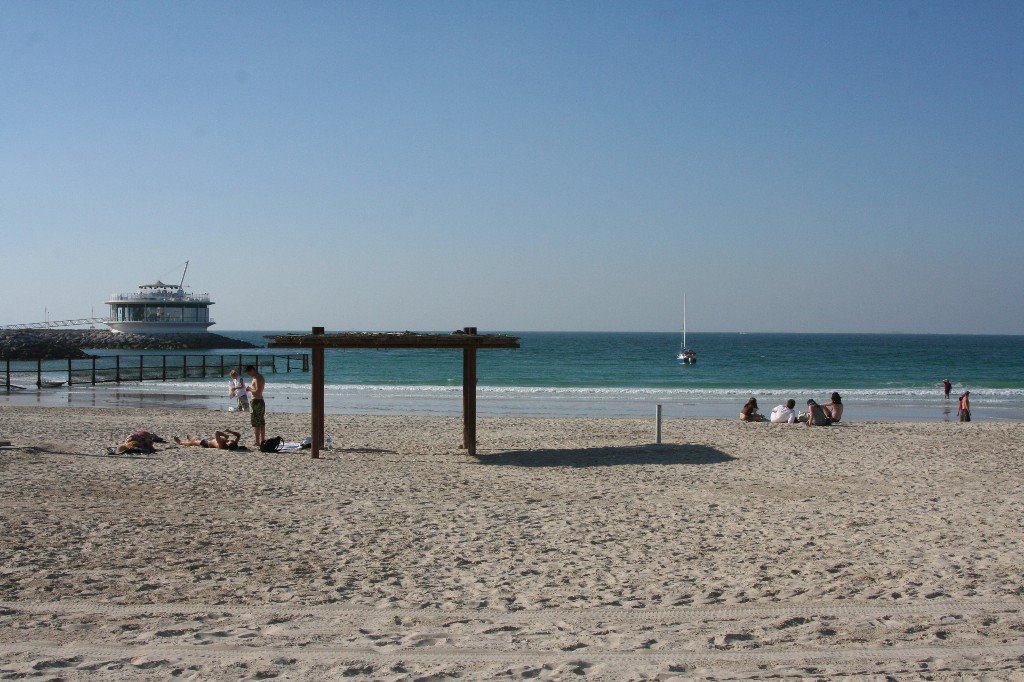 VAE - Dubai - Jumeirah Beach by Styve Reineck