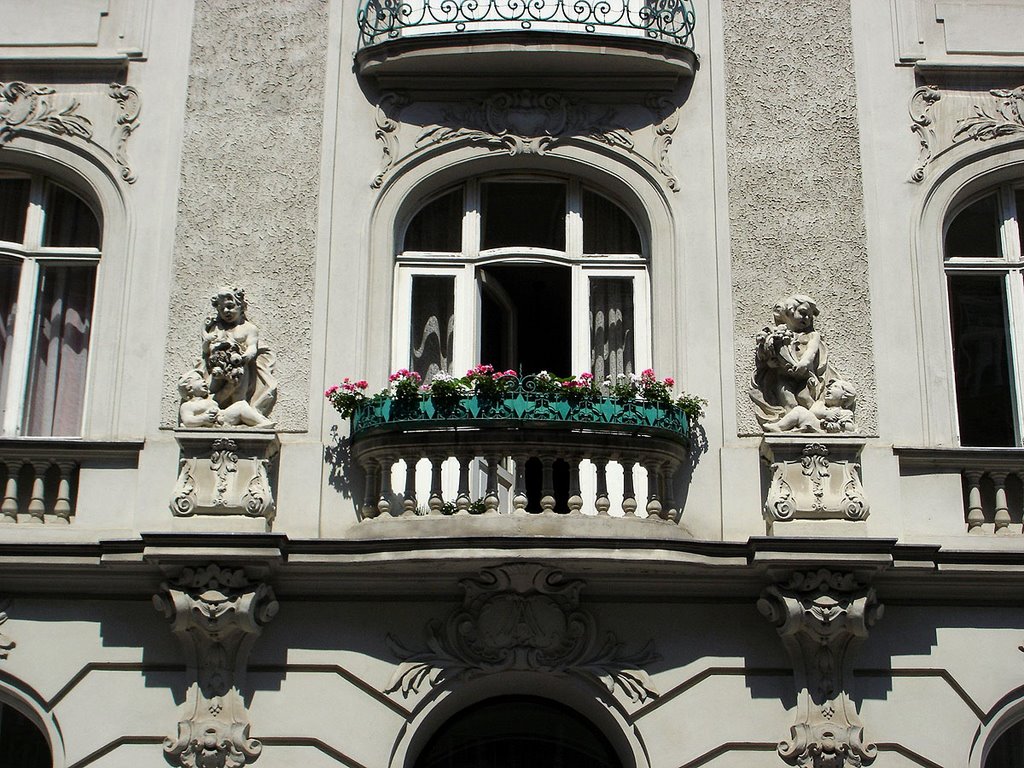 Fassade in der Hintzerstrasse by Donauweibchen