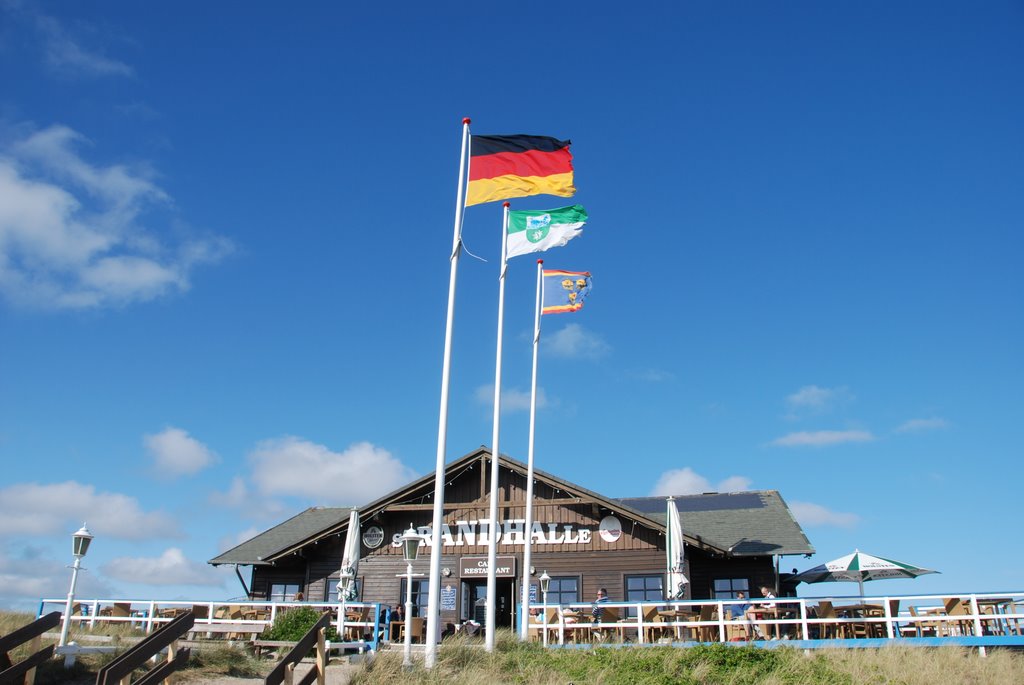 Strandhalle - Lister Weststrand by Kai Hovemeier