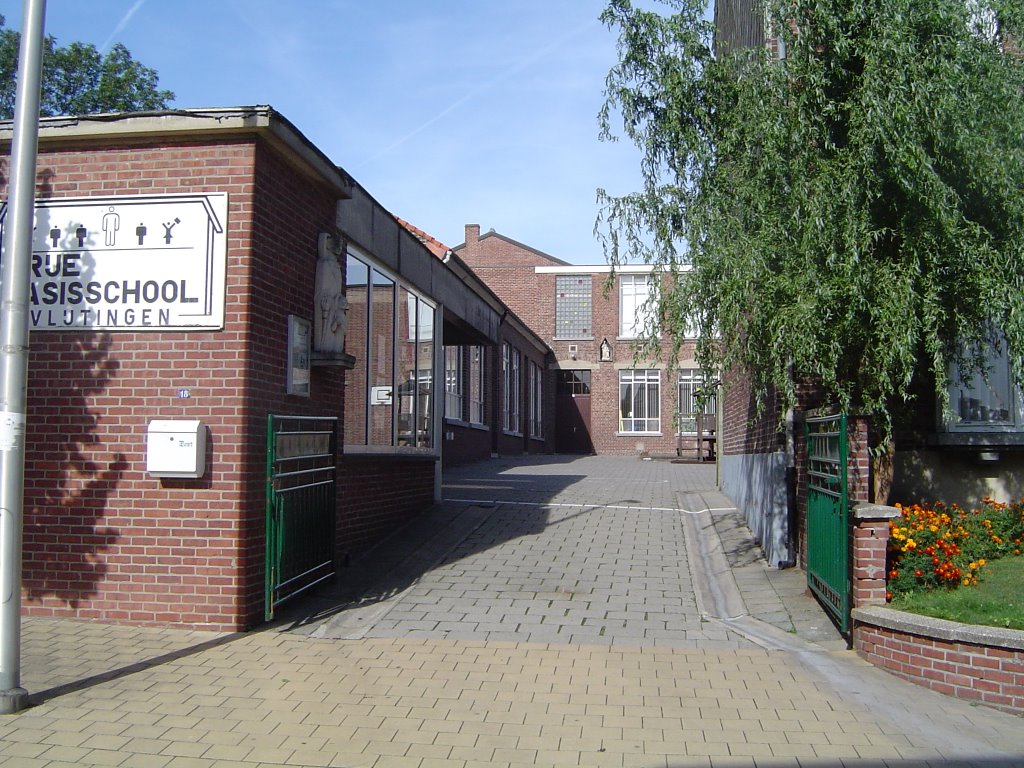 Vlijtingen lagere school by Johan Byloos