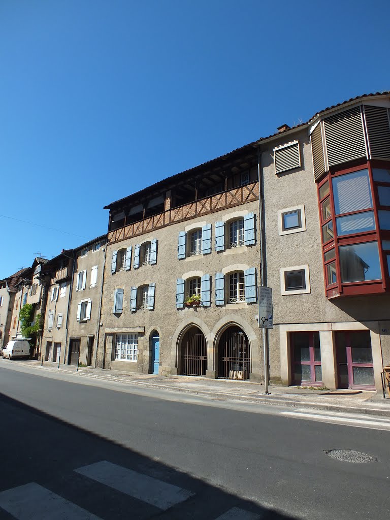 Belles demeures à Figeac (Rue du Faubourg du Pin) by Yann LESELLIER