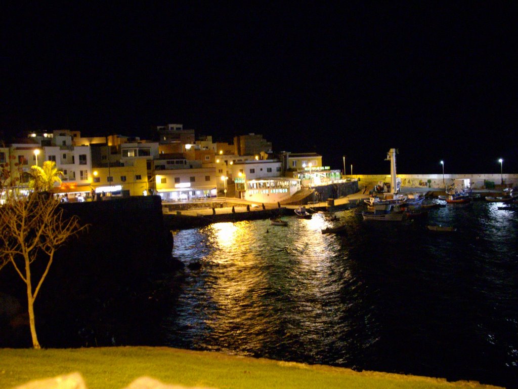 Los Abrigos_puerto de noche by jaimardo