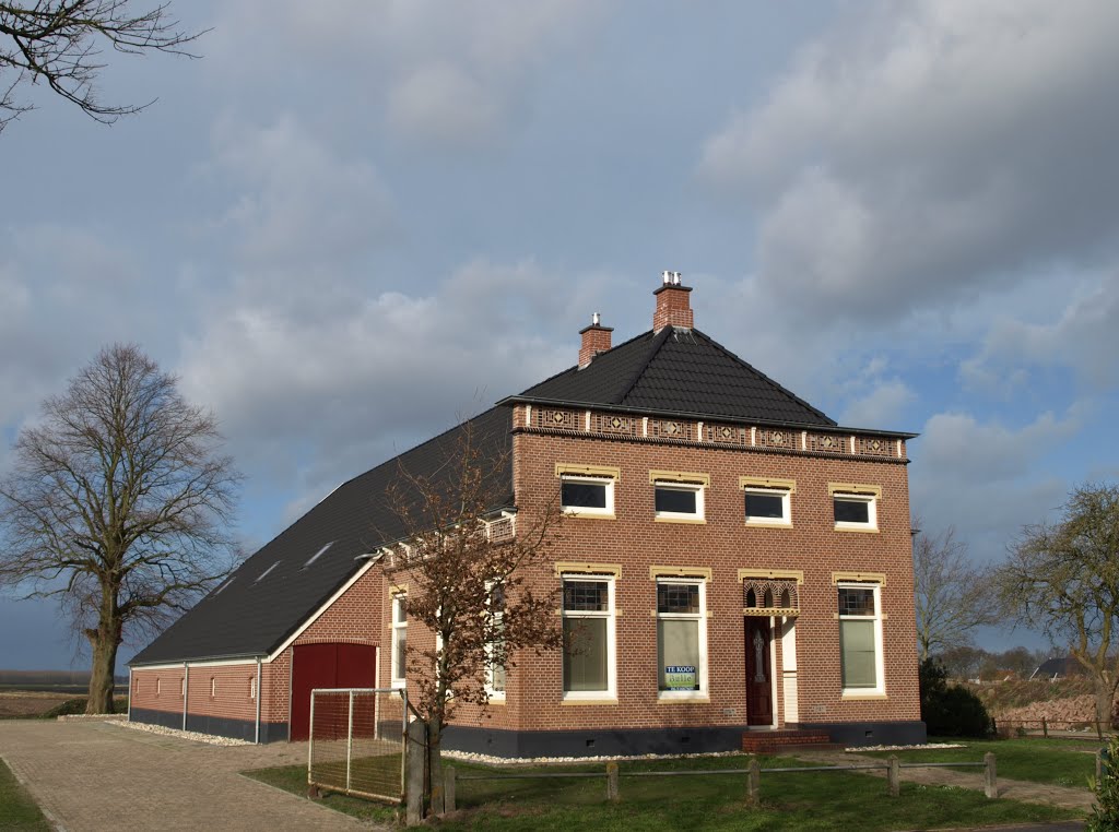 Voormalige boerderij (1913) gebouwd door Luije Luis i.o.v. Jan van der Veen Hz, geb. Eexterveen/Anloo 28-5-1879, ovl. Gieten 12-11-1954, aan de Bonnerweg in Gieterveen. by Hans R van der Woude