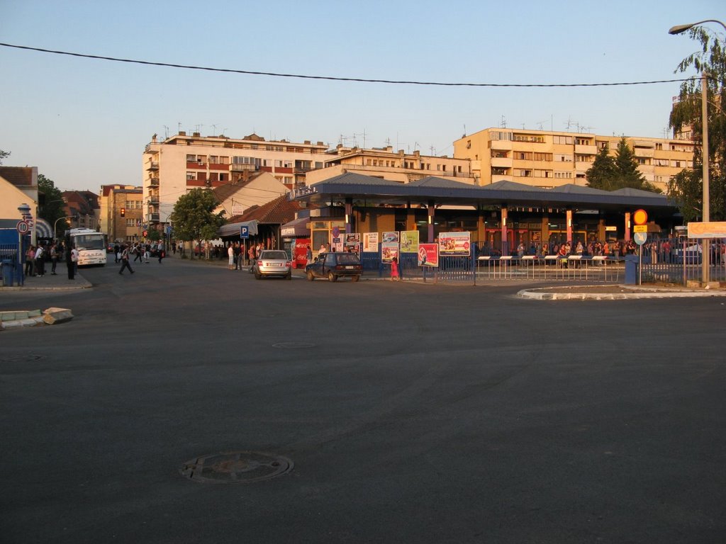 Mladenovac, ispred autobuske stanice by de8j8a