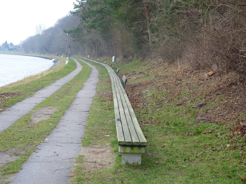 Die längste Bank der Welt am NOK in Rendsburg by Frauke Feind