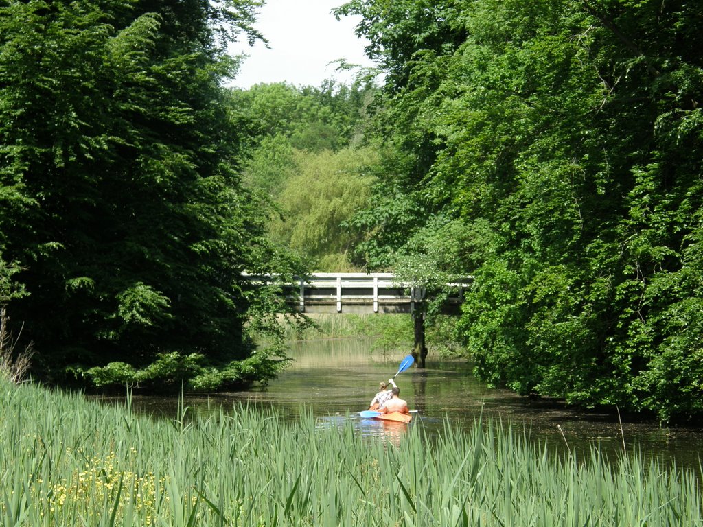 Kanoën in het Amsterdamse Bos by Michiel Könst