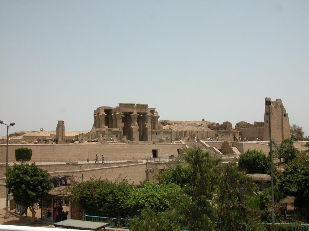 Kom Ombo by Kevin Richardson