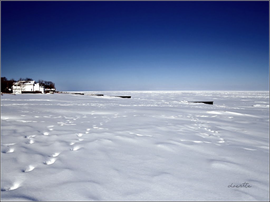 The beach is beckoning... / Der Strand lädt ein... by HAMANA