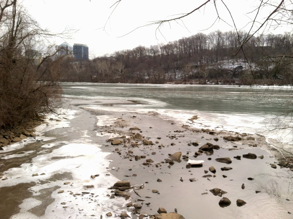 Potomac River, Foundry Branch Valley Park, Georgetown, Washington DC by Midnight Rider