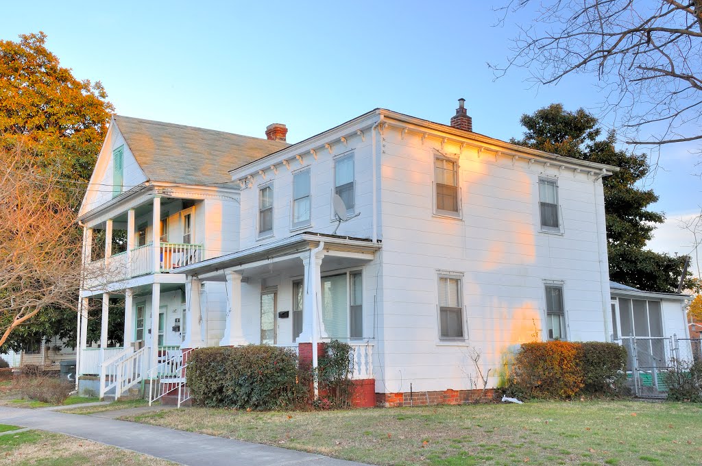 VIRGINIA: NEWPORT NEWS: EAST END: private residences, 1252 28th Street by Douglas W. Reynolds, Jr.