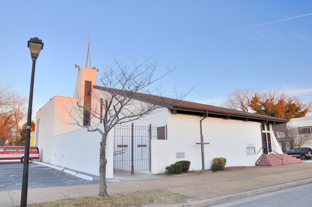 VIRGINIA: NEWPORT NEWS: EAST END: Trinity Baptist Church, 2900 Chestnut Avenue by Douglas W. Reynolds, Jr.