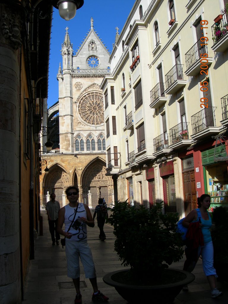 Calle Mariano Dominguez Berruete by Walter Carrizo