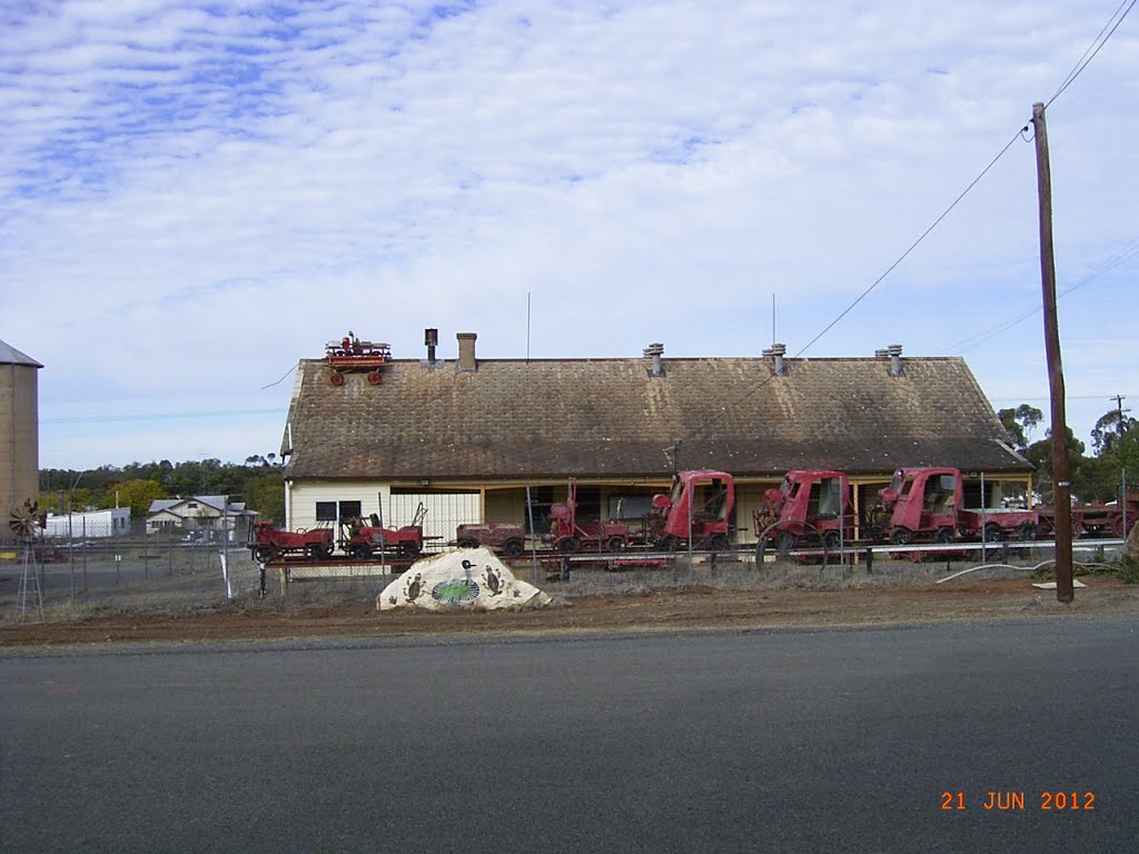 Condobolin - Mens Shed, Railway Trikes - 2012-06-21 by sandyriva