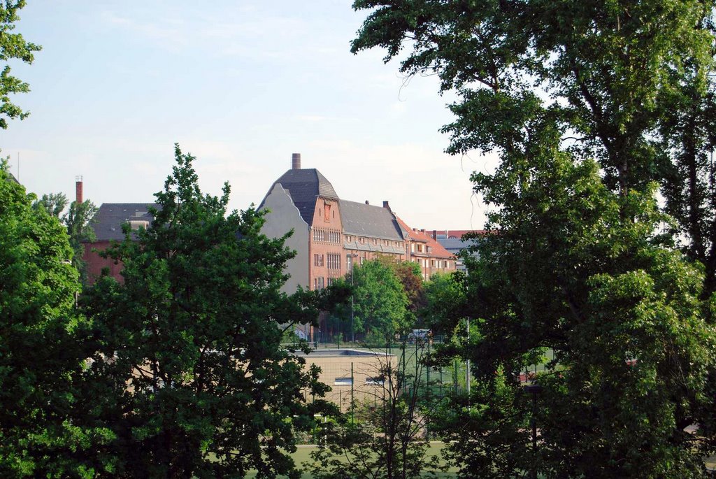 Blick aus dem WSP Gebäude auf die Schule by Oliver Nordt