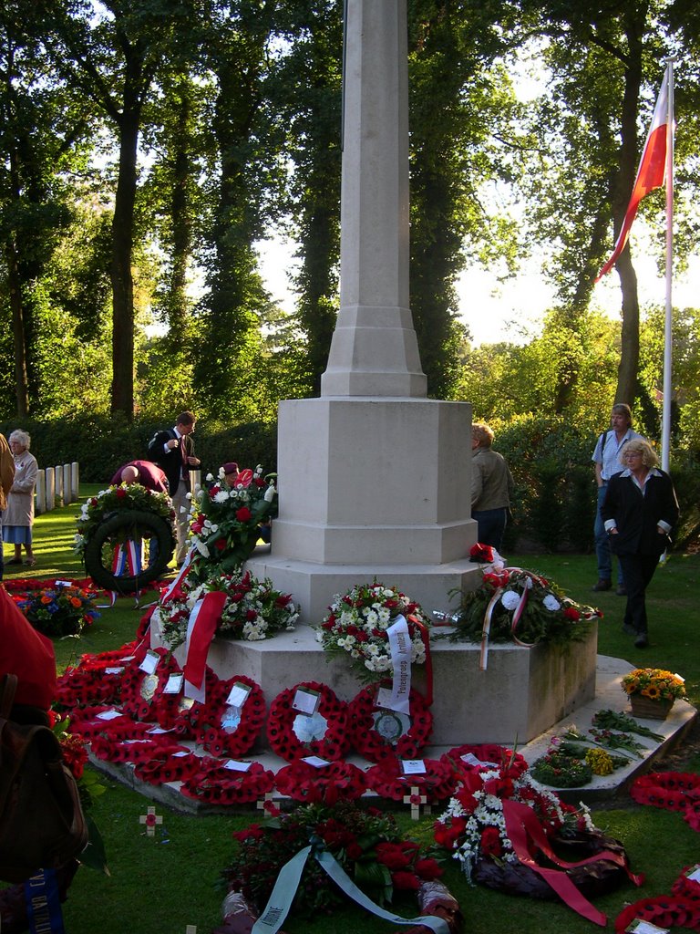 Oosterbeek 19-09-2004 (Market Garden 60th Anniversary) by Srdjan Bitevic