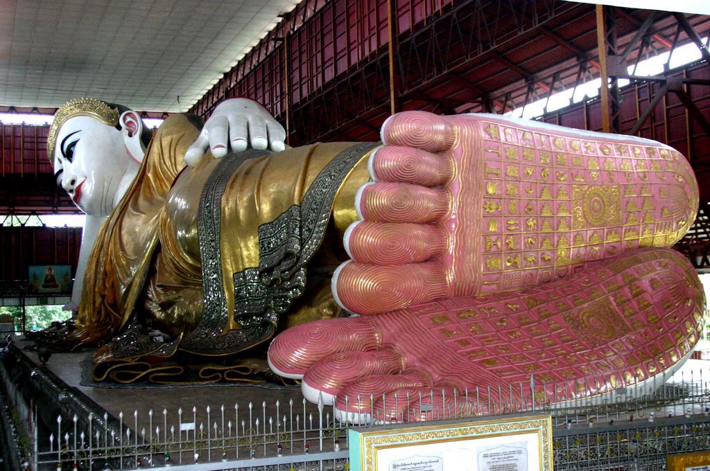 Reclining Buddha, Chauk Htat Gyi, Yangon, Myanmar by lucoto