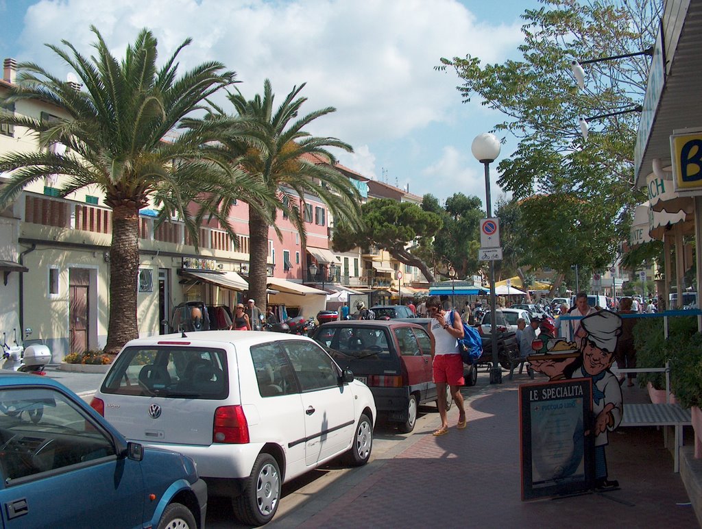 Passeggiata Lungomare by lucavirmilli