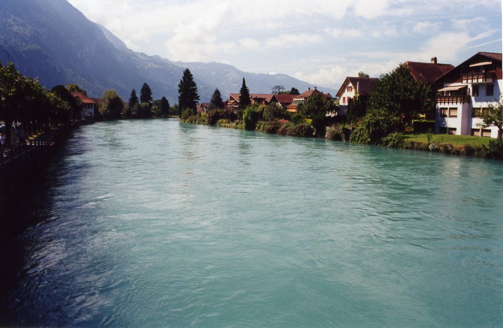 Interlaken;Canal Entre los dos lagos . Agosto 2001 by Diego Gil Navarro