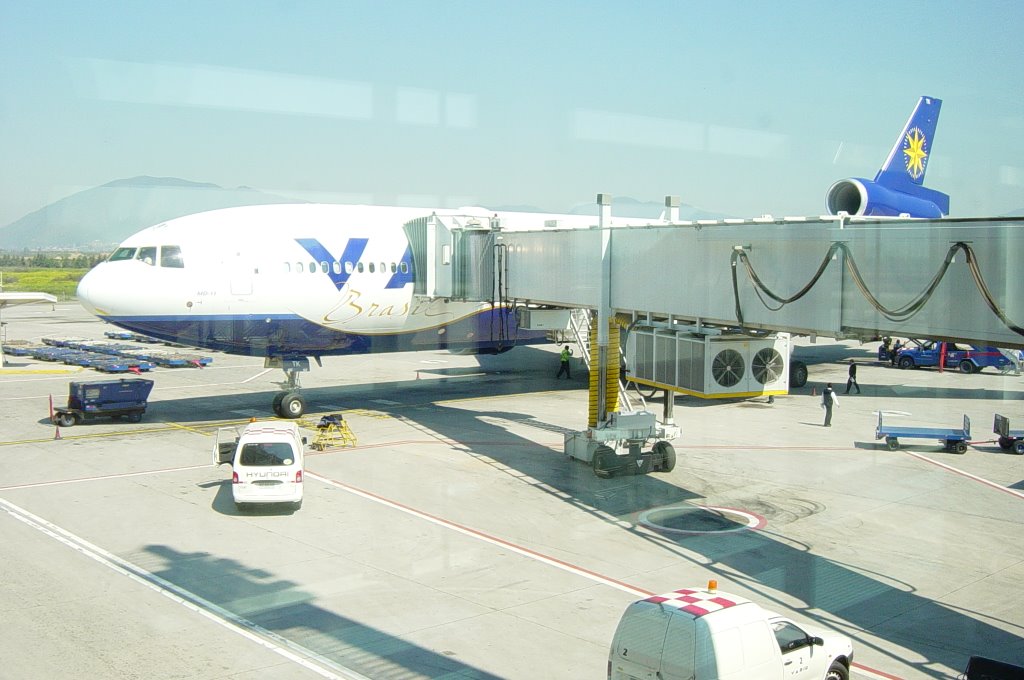 Arturo Merino Benitez International Airport (MD-11 set2004) by fstorer