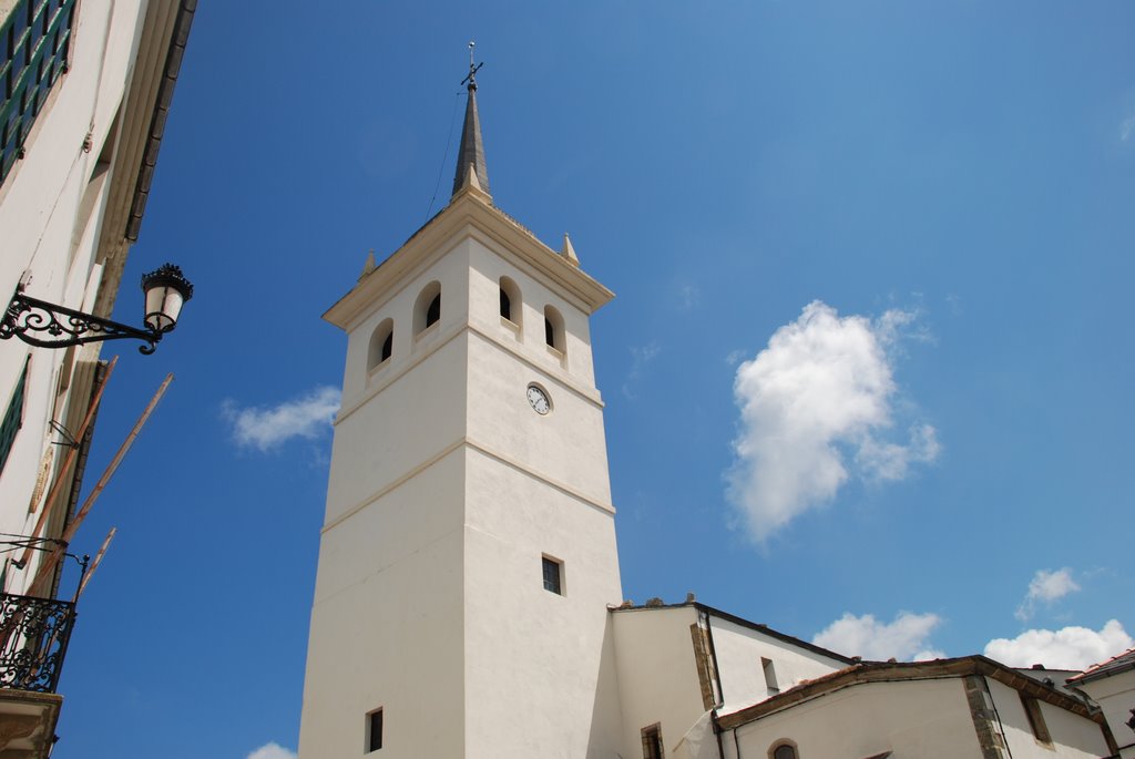 Castropol Asturias Iglesia de Santiago Apostol by © xeima