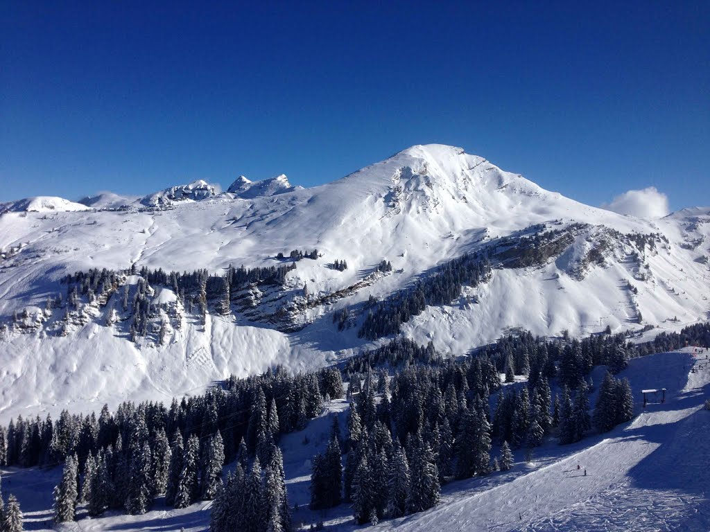 AVORIAZ - Portes du soleil (1) by J Ph. HEBRARD