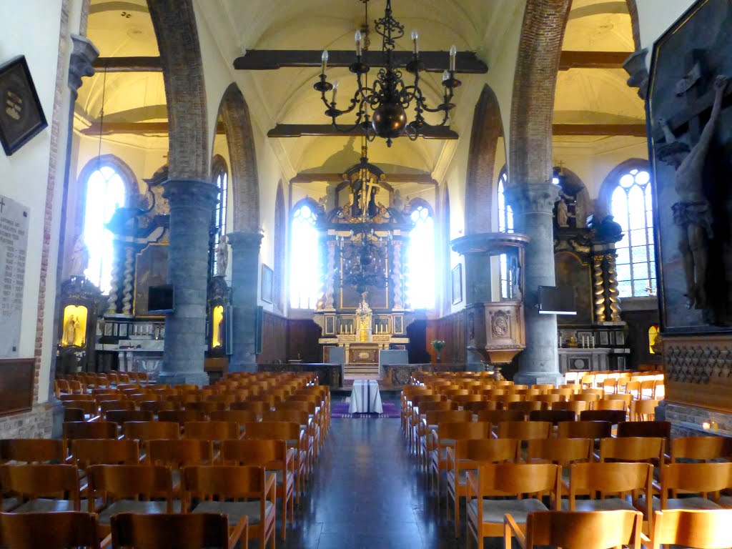 Blankenberge – Flandern - Sint-Antonius Abtkerk - binnenshuis by padrei